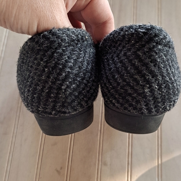 Clarks Soft Cushion Comfort Front Buckle Size 6 Silp-on Flat Causal Tweed Gray - Picture 4 of 7